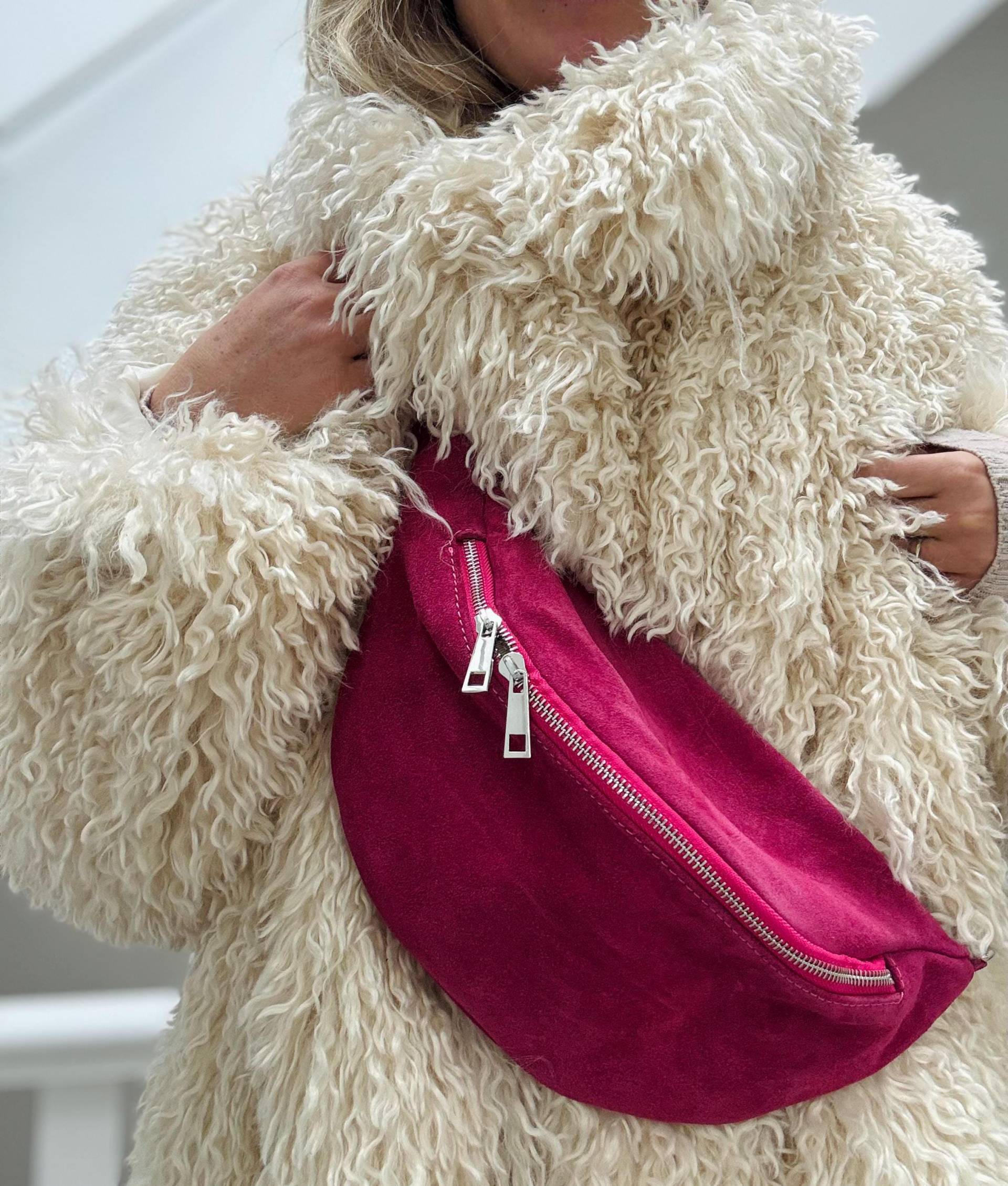 Ida L Wildleder Großbody Umhängetasche Bauchtasche Tasche Pink Puder von Spitzelein