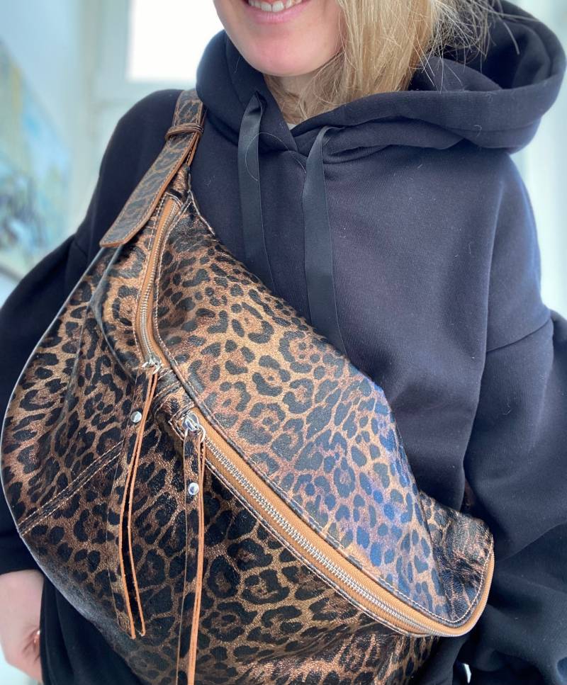 Ida Xxl Extra Große Bauchtasche Halfmoon Bag Moon Bag Bum Umhängetasche Large Leather Sling Fanny Pack Tasche Leder Slingtasche Leo von Spitzelein