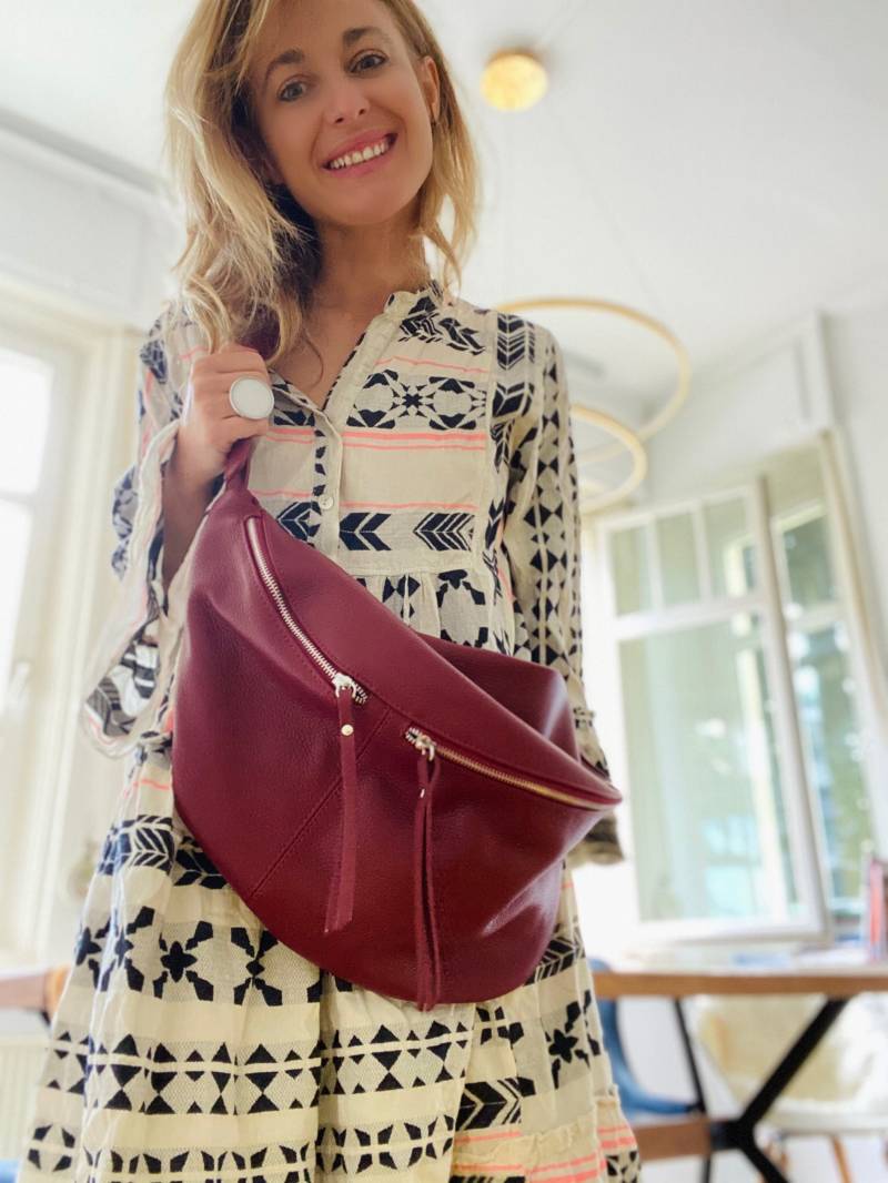 Ida Xxl Slingtasche Extra Großeledertasche Handtasche Grossbody Grossbodybag Weich Umhängetasche Bordo von Spitzelein