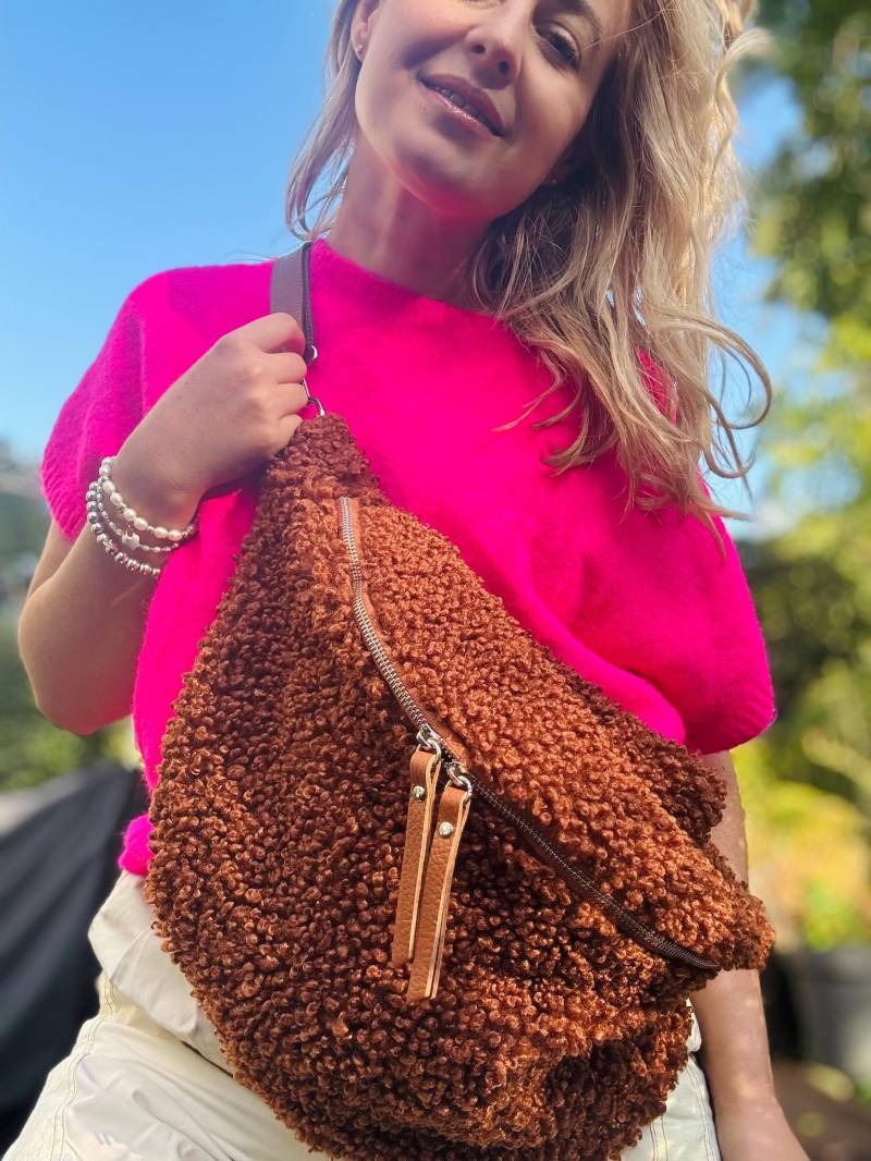 Ida Xxl Weiche Teddyfell Umhängetasche Slingbag Bag Ledertasche Leder Funnyybag Funny Stylish Und Kuschelig Super Schön von Spitzelein