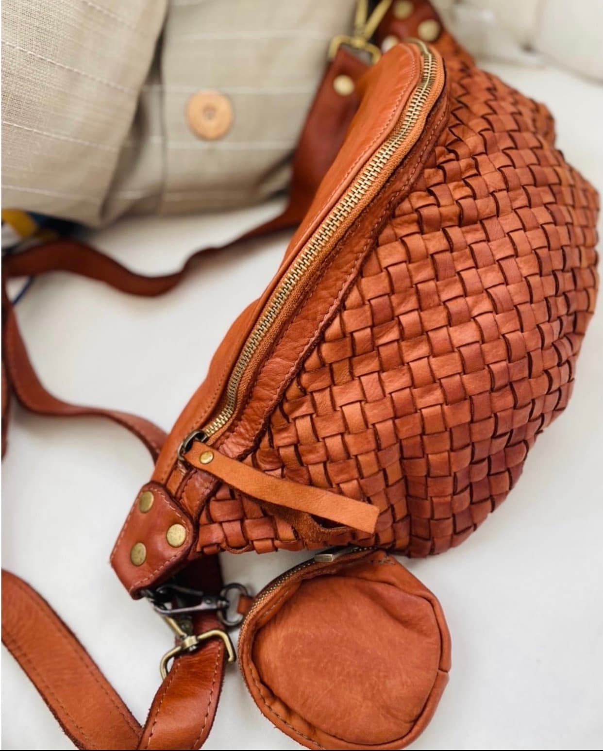 Zoe L Geflochtene Umhängetasche Tasche Ledertasche Großbody Nappaleder Cognac Personalisiert Zoe L Geflochtene Umhängetasche Tasche Ledertasche Großbody Nappaleder Cognac Personalisiert von Spitzelein