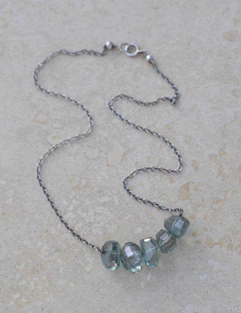 Blau Grün Quarz Halskette - Facettierten Blau Edelstein Nuggets Mit Oxidierten Sterling Silber Großen Himmel Von Splendorvendor Blau Grün Quarz Halskette - Facettierten Blau Edelstein Nuggets Mit Oxidierten Sterling Silber Großen Himmel Von Splendorvendor von SplendorVendor