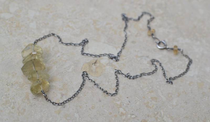Citrin Halskette - Facettierte Edelstein Nuggets Mit Oxidierten Sterling Silber Mellow Gelb Von Splendorvendor Citrin Halskette - Facettierte Edelstein Nuggets Mit Oxidierten Sterling Silber Mellow Gelb Von Splendorvendor von SplendorVendor