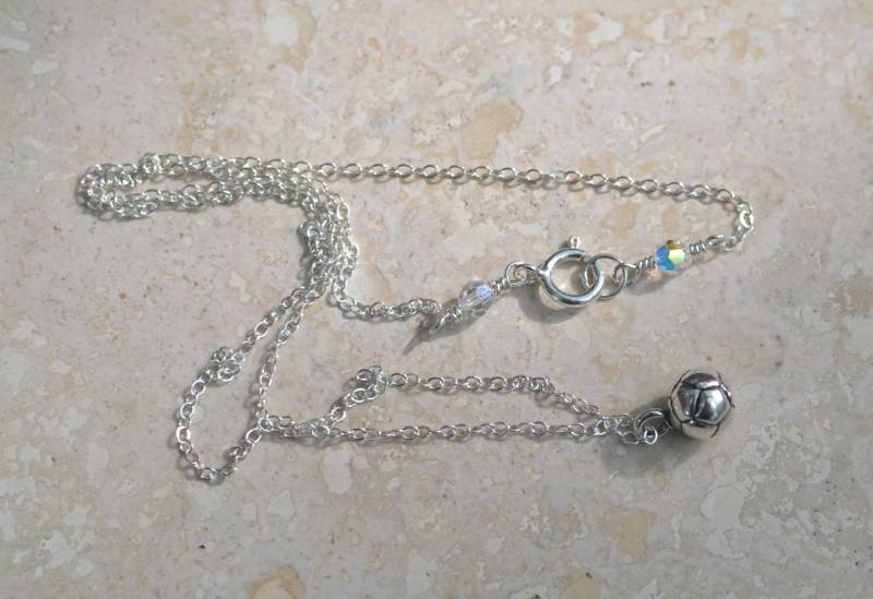 Fußball Halskette - Sterling Silber Mom 3D Ball Charme Fußball-Schmuck Fußball-Team Das Schöne Spiel Von Splendorvendor Fußball Halskette - Sterling Silber Mom 3D Ball Charme Fußball-Schmuck Fußball-Team Das Schöne Spiel Von Splendorvendor von SplendorVendor