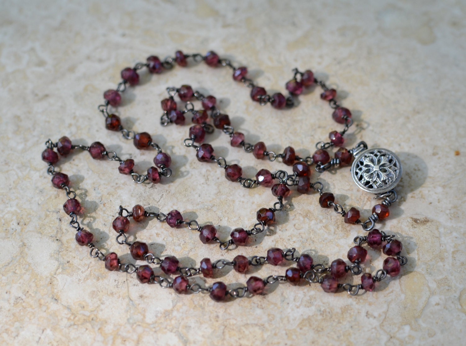 Granat - Draht Umwickelt Mit Oxidiertem Sterlingsilber Rosenkranz Stil Halskette Januar Geburtsstein Heilige Von Splendorvendor Granat - Draht Umwickelt Mit Oxidiertem Sterlingsilber Rosenkranz Stil Halskette Januar Geburtsstein Heilige Von Splendorvendor von SplendorVendor