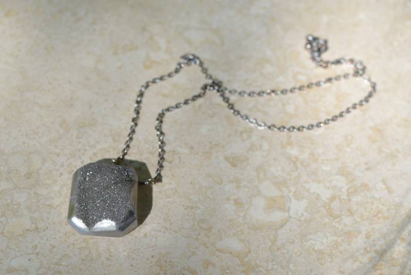 Grau Druzy Halskette Oxidiert Sterling Silber - Grau Geode Und Pyrit Minimalistisch Grau Druzy Halskette Oxidiert Sterling Silber - Grau Geode Und Pyrit Minimalistisch von SplendorVendor