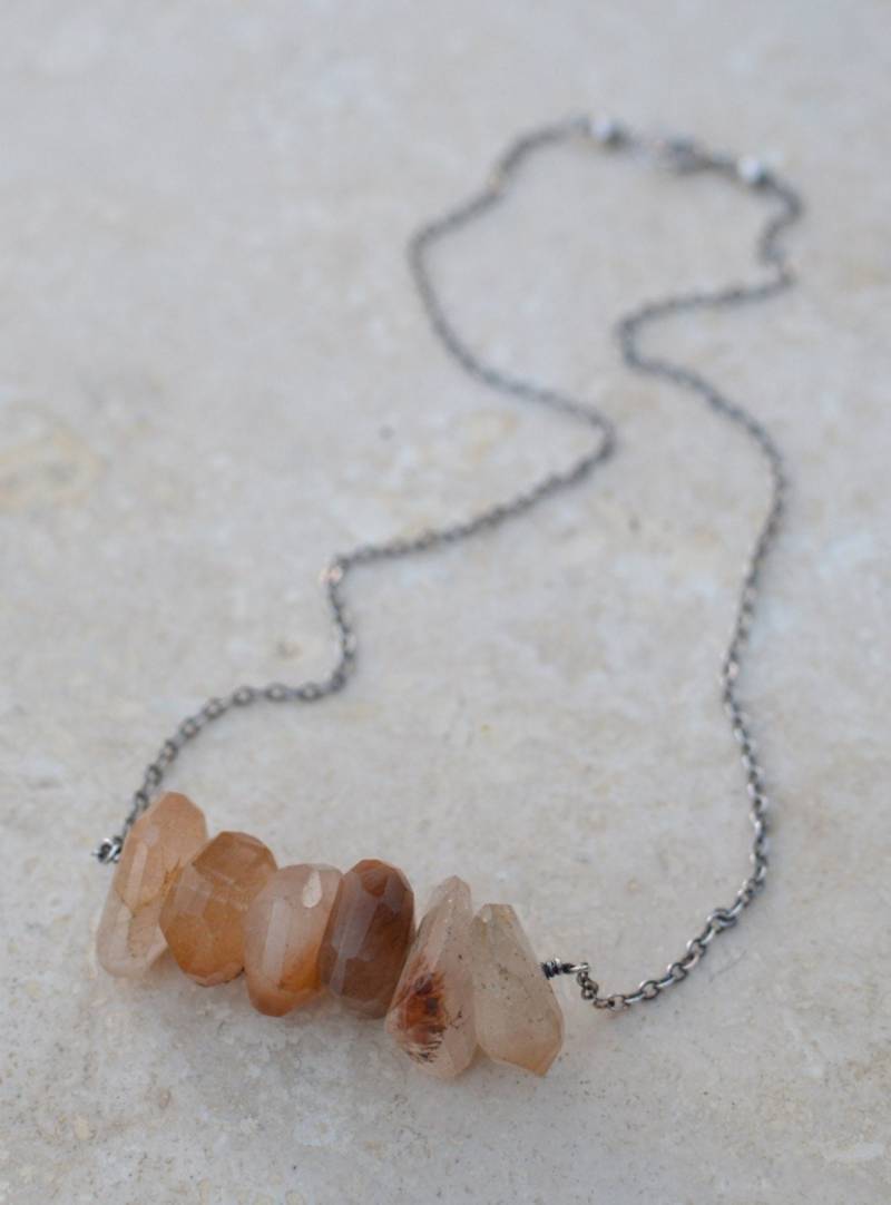 Kupfer Quarz Halskette - Facettierte Nuggets Mit Oxidiertem Sterling Silber Sand Burgen Von Splendorvendor Kupfer Quarz Halskette - Facettierte Nuggets Mit Oxidiertem Sterling Silber Sand Burgen Von Splendorvendor von SplendorVendor