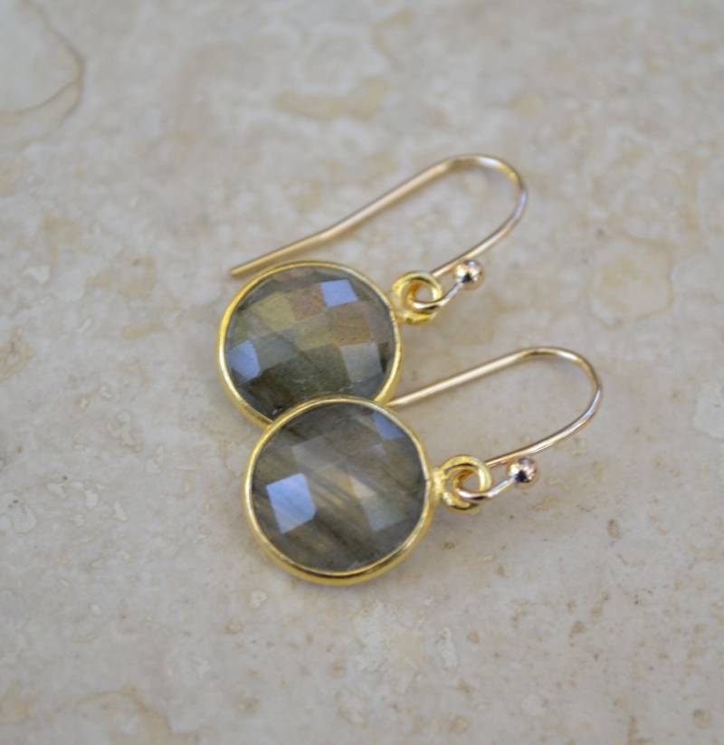 Labradorite Gemstone Ohrringe Mit Gold-Dangle Von Splendorvendor von SplendorVendor