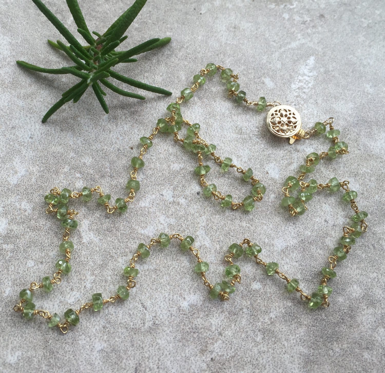 Peridot Halskette-Faceted & Wire-Wrapped With Gold Vermeil-Peridot Rosary Style-August Birthstone-Bloom By Splendorvendor Peridot Halskette-Faceted & Wire-Wrapped With Gold Vermeil-Peridot Rosary Style-August Birthstone-Bloom By Splendorvendor von SplendorVendor