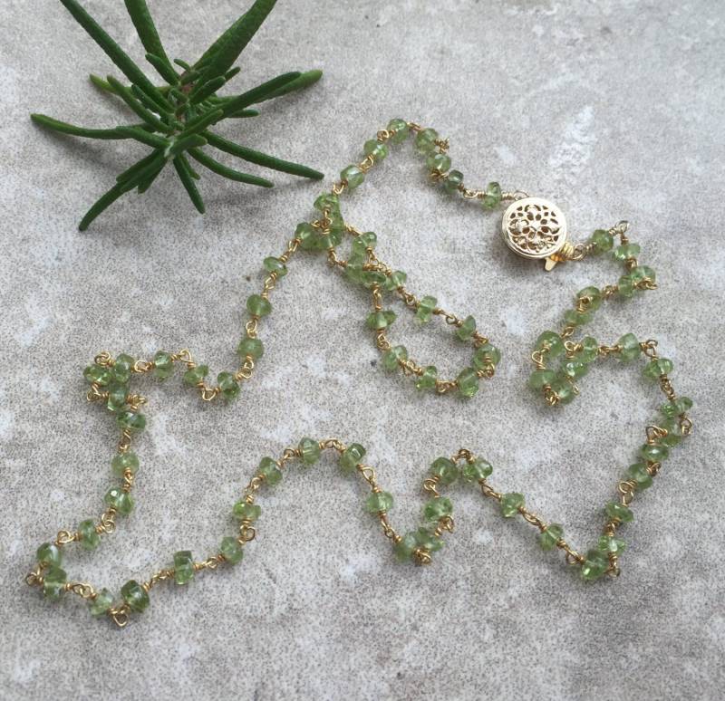 Peridot Halskette-Faceted & Wire-Wrapped With Gold Vermeil-Peridot Rosary Style-August Birthstone-Bloom By Splendorvendor Peridot Halskette-Faceted & Wire-Wrapped With Gold Vermeil-Peridot Rosary Style-August Birthstone-Bloom By Splendorvendor von SplendorVendor