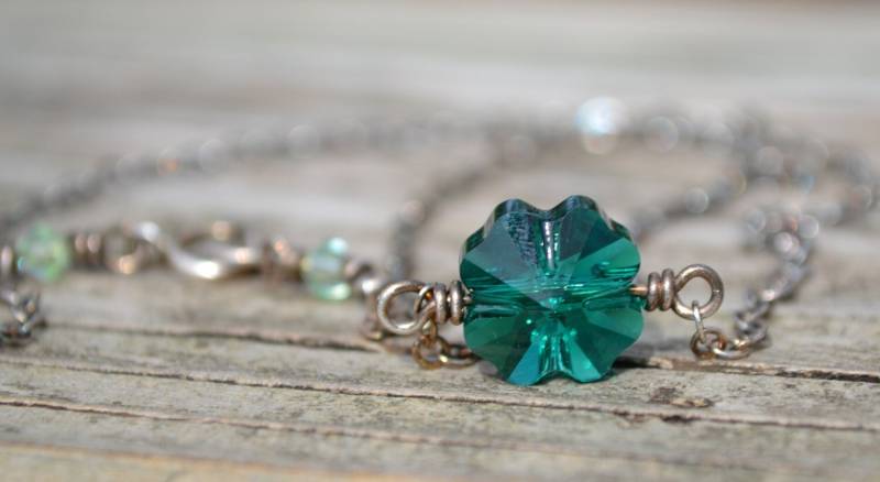 Rock Der Kleeblatt - Swarovski Kristall Halskette Mit Oxidierten Sterling Silber Kette St. Patricks Day Schmuck Rock Der Kleeblatt - Swarovski Kristall Halskette Mit Oxidierten Sterling Silber Kette St. Patricks Day Schmuck von SplendorVendor