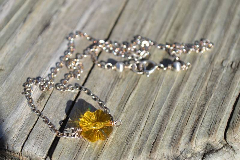 Rock The Shamrock - Sonnenschein Gelb Swarovski Kristall Kleeblatt Halskette Mit Antizess Sterling Silber 18 Zoll Kette Von Splendorvendor Rock The Shamrock - Sonnenschein Gelb Swarovski Kristall Kleeblatt Halskette Mit Antizess Sterling Silber 18 Zoll Kette Von Splendorvendor von SplendorVendor