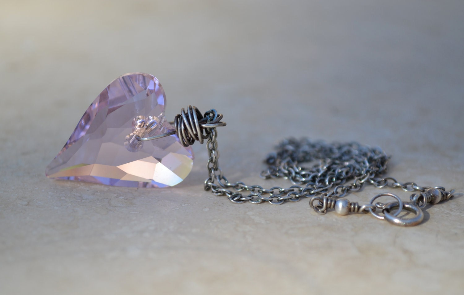 Rosa Valentinstag Herz Halskette - Swarovski Crystal Wild Heart Anhänger Oxidiertes Sterling Silber Großer 27mm Sweet On You Rosa Valentinstag Herz Halskette - Swarovski Crystal Wild Heart Anhänger Oxidiertes Sterling Silber Großer 27mm Sweet On You von SplendorVendor