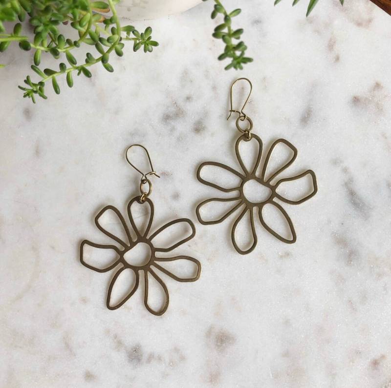 Die Drew Messing Blumen Ohrringe Die Drew Messing Blumen Ohrringe von SplendorandStone