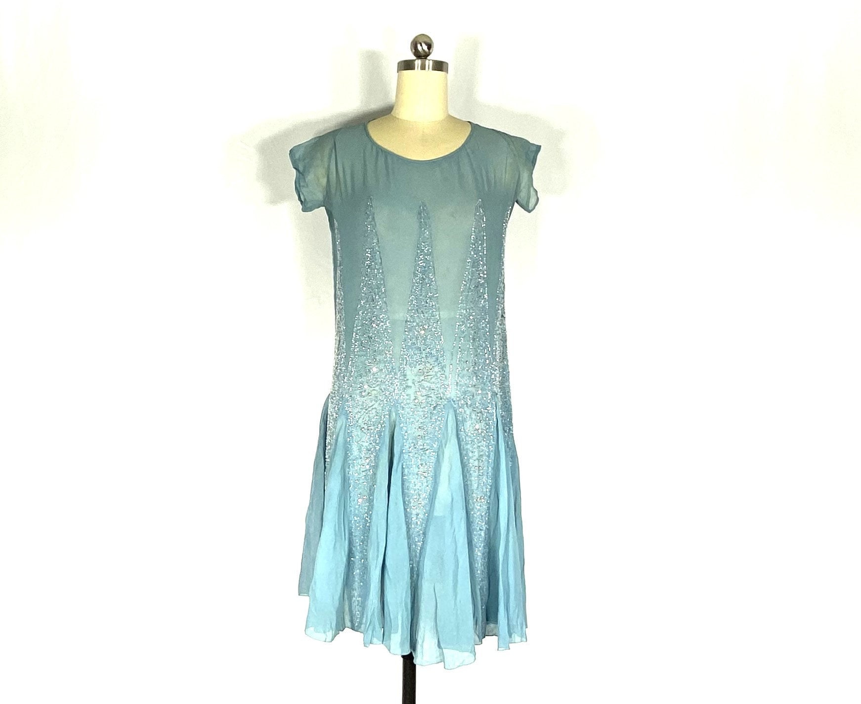 1920S Perlenbesetztes Seiden-Chiffon-Kleid Art Deco Flapper, Small 1920S Perlenbesetztes Seiden-Chiffon-Kleid Art Deco Flapper, Small von SplendoreBoutique