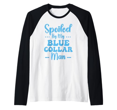Spiled By My Blue Collar Man, Lustiges Spoiled Groovy Zitat Raglan von Spoiled By My Blue Collar Man Apparel