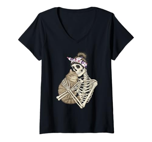 Damen Skelett umarmende Katze Halloween Schädel Mama Messy Bun Mama T-Shirt mit V-Ausschnitt Damen Skelett umarmende Katze Halloween Schädel Mama Messy Bun Mama T-Shirt mit V-Ausschnitt von Spooky Cat Mama Co