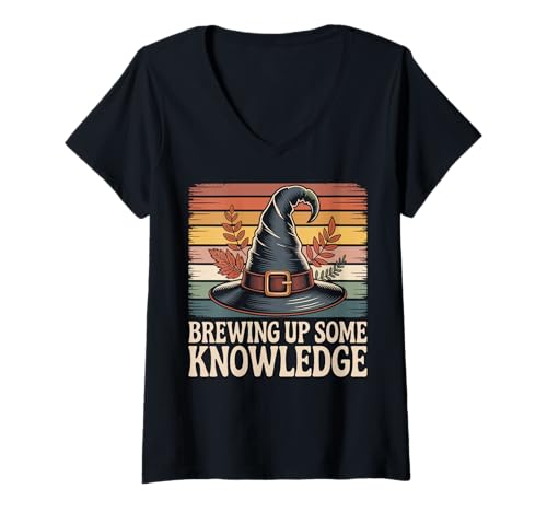 Damen Brewing Up Some Knowledge Halloween Design T-Shirt mit V-Ausschnitt Damen Brewing Up Some Knowledge Halloween Design T-Shirt mit V-Ausschnitt von Spooky Creations