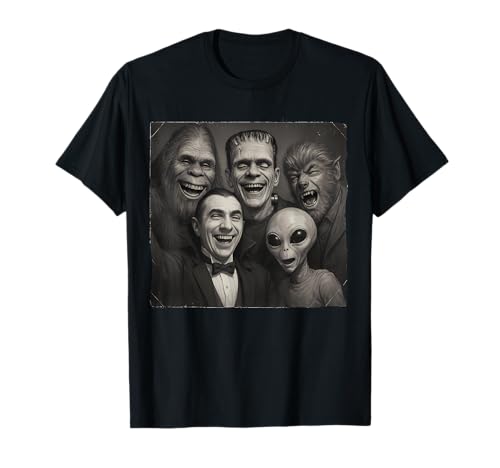 Halloween-Selfie mit Bigfoot Alien Dracula Frankenstein Wolf Man T-Shirt Halloween-Selfie mit Bigfoot Alien Dracula Frankenstein Wolf Man T-Shirt von Spooky Friends Halloween Costume Fun