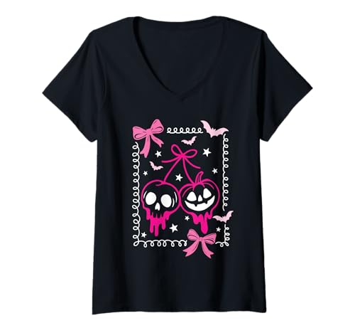 Damen Kokette Kirschen Rosa Schleifen Totenkopf Halloween-Stempel T-Shirt mit V-Ausschnitt Damen Kokette Kirschen Rosa Schleifen Totenkopf Halloween-Stempel T-Shirt mit V-Ausschnitt von Spooky Season Coquette Halloween for Haunted Girls