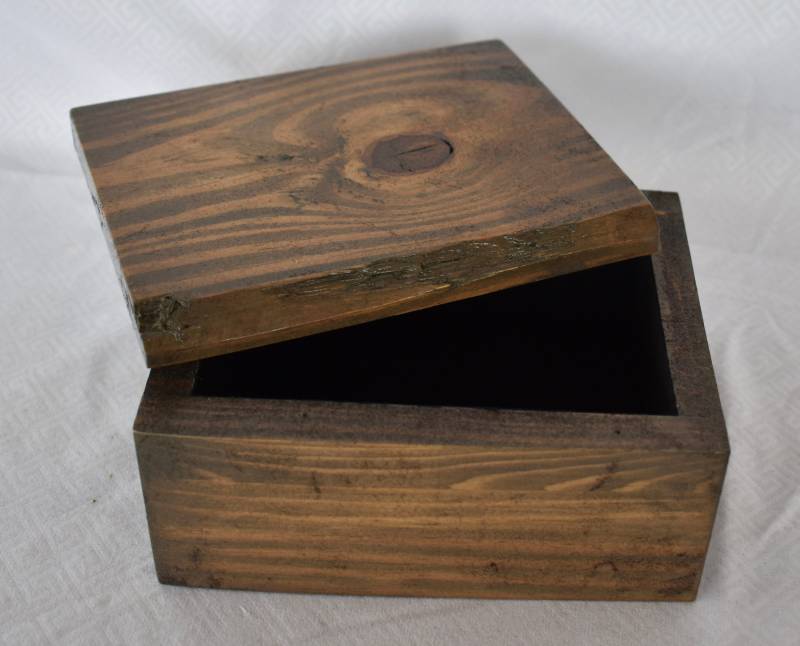 Lift Top Bandsäge Box. Recyceltes Palettenholz. Ein Natürlicher Rand. Unikat von Spookyfishlizard