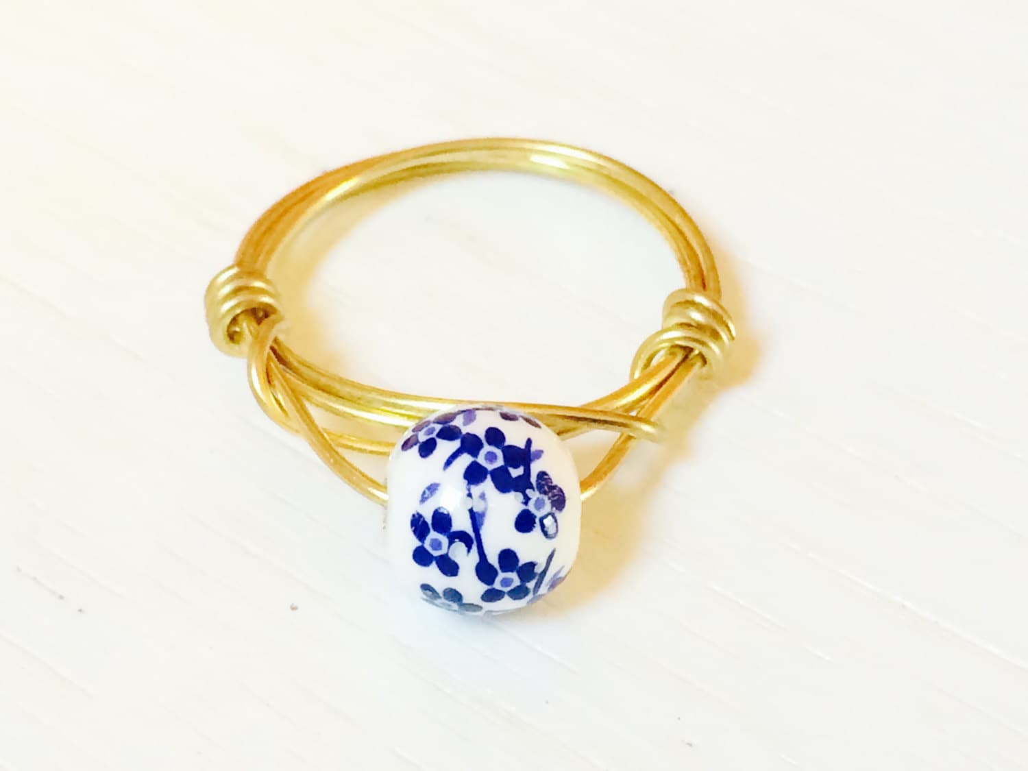Bemalter Perlenring von SpoolandWireJewelry