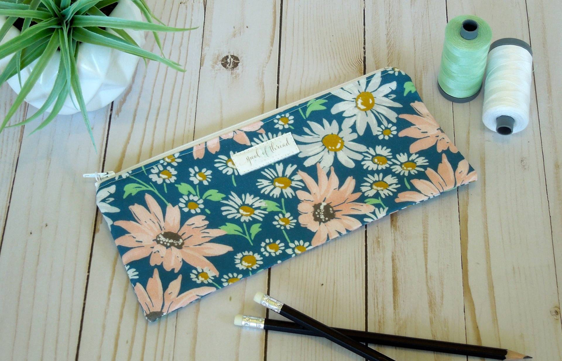 Blumen Gänseblümchen Und Aztec Mäppchen/Zurück Zu Schule Zip-Beutel von SpoolofThreadDesigns