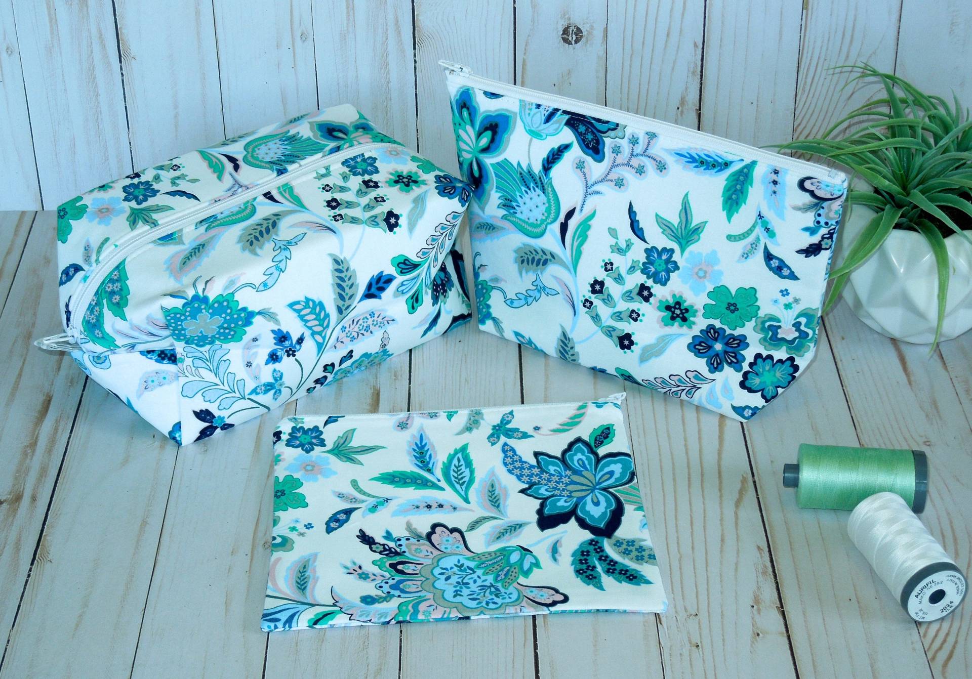 Original Kosmetiktasche Set/Reiseset Set von SpoolofThreadDesigns