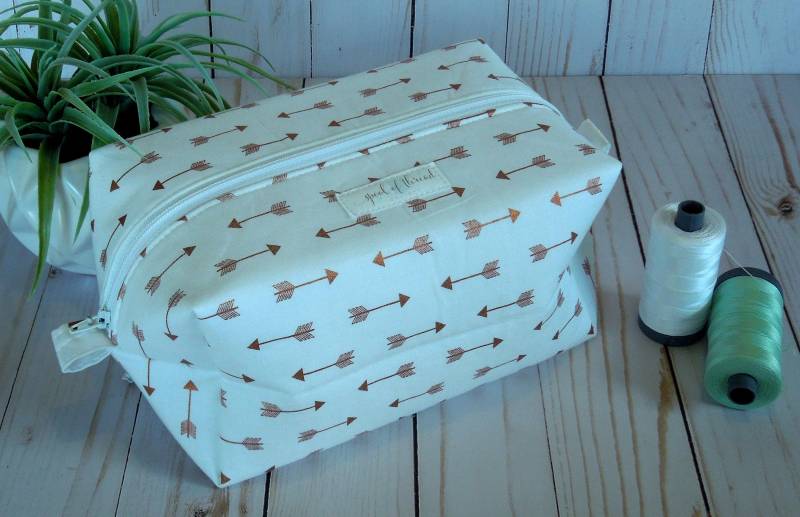 Rose Gold Pfeil Und Polka-Dot-Große Box-Beutel von SpoolofThreadDesigns