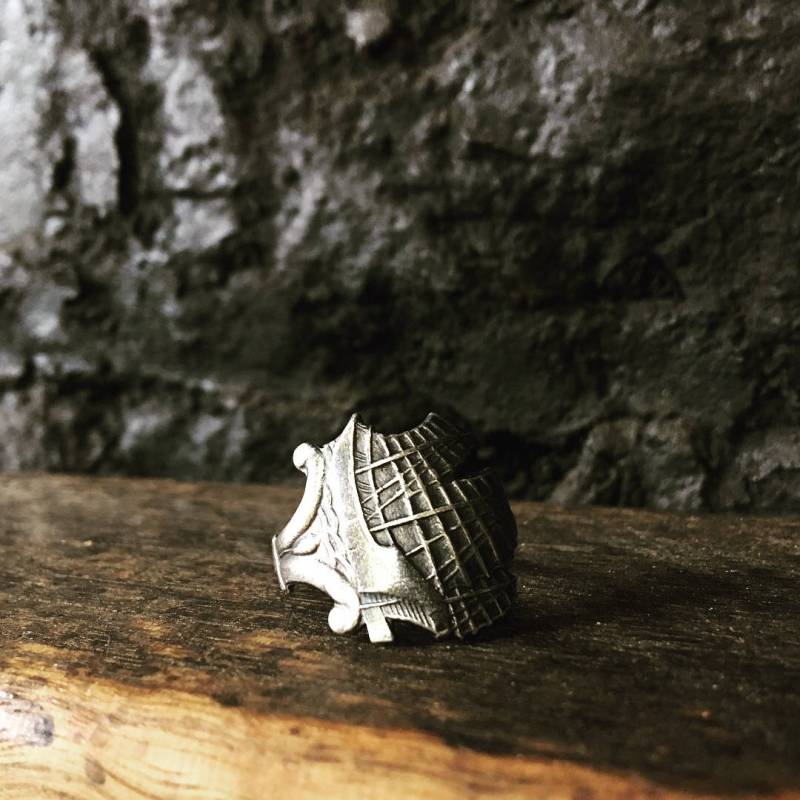 Schwarze Segel Junk Rig Schiff Ring - Handarbeit Sterling Silber von SpoonSavvyDesigns