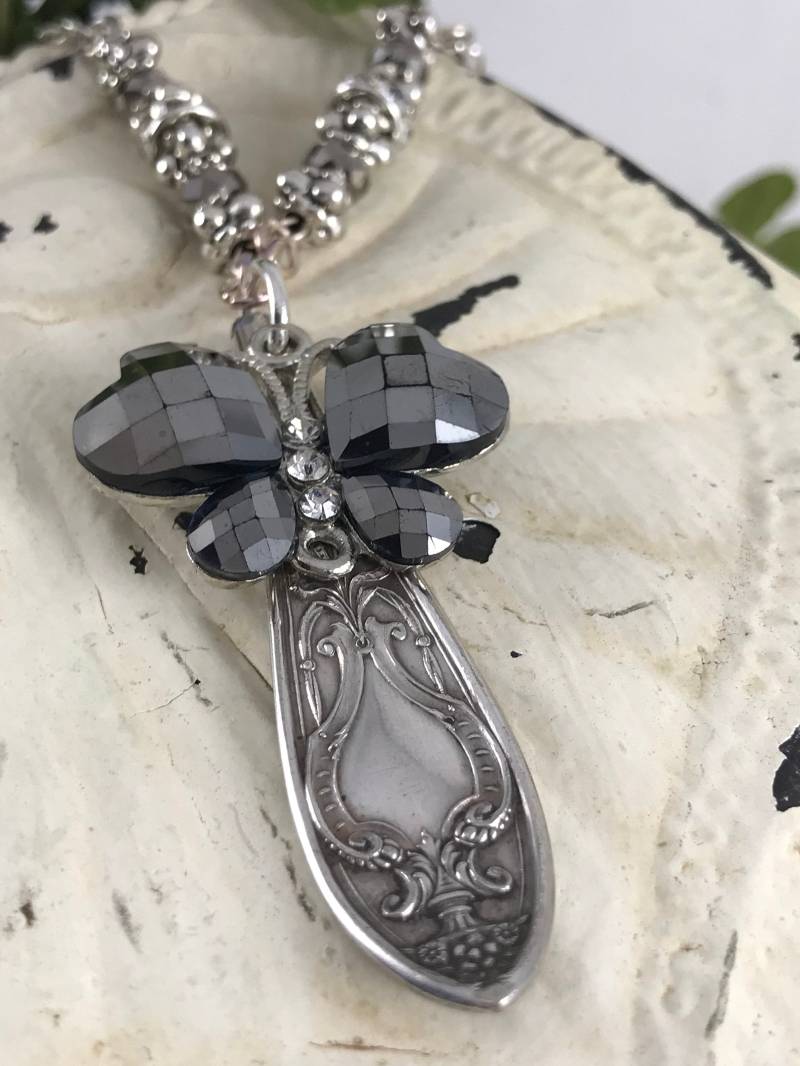 Besteck Löffel Halskette Kristall Schmetterling Anhänger, Umfunktionierter Schmuck von SpoonStruckShop