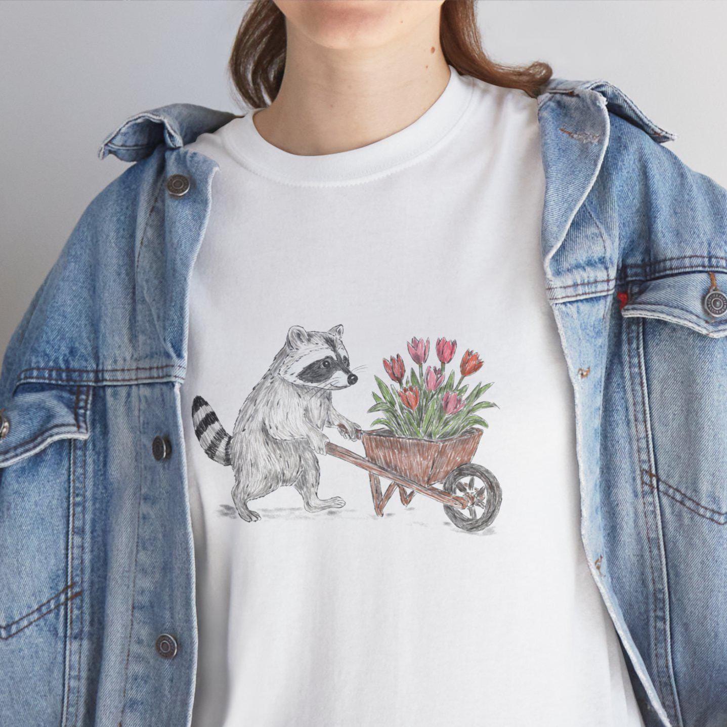 Unisex T-Shirt Mit Waschbär - Schlurpi Tulpen | Weißes Shirt Exklusiver Illustration Süßes Frühlingsmotiv Unisex T-Shirt Mit Waschbär - Schlurpi Tulpen | Weißes Shirt Exklusiver Illustration Süßes Frühlingsmotiv von SpoonfulArtistic