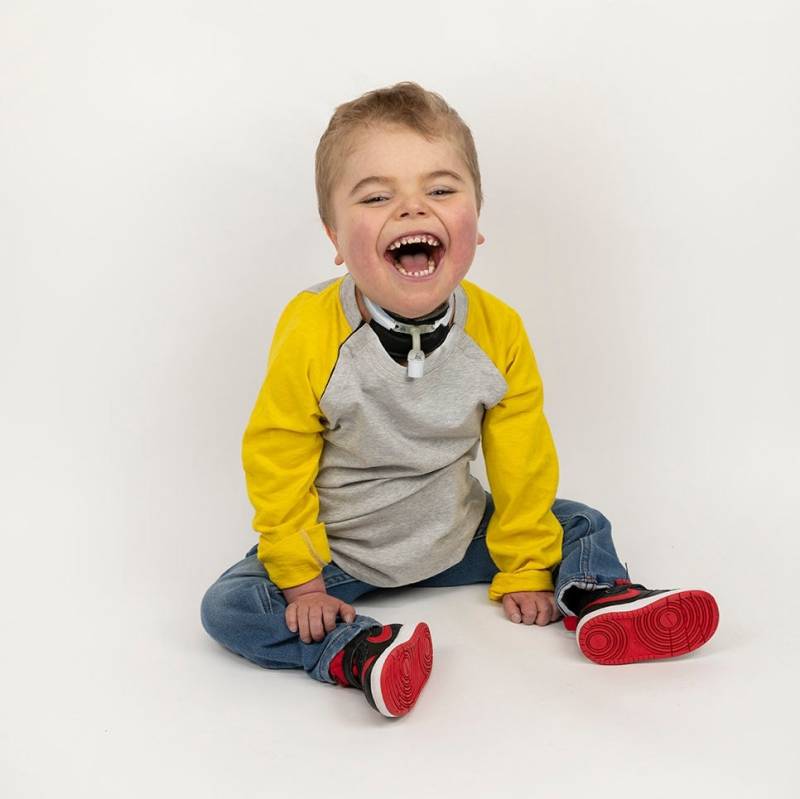 Kinder Anpassungsfähiger Port Access Baseball-T-Shirt Gelbes Schulter-Snap-Shirt Kinder Anpassungsfähiger Port Access Baseball-T-Shirt Gelbes Schulter-Snap-Shirt von SpoonieThreads