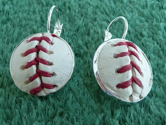 Baseball Ohrringe Aus Einem Echten Baseball Ohrringe Aus Einem Echten von SportsCufflinks