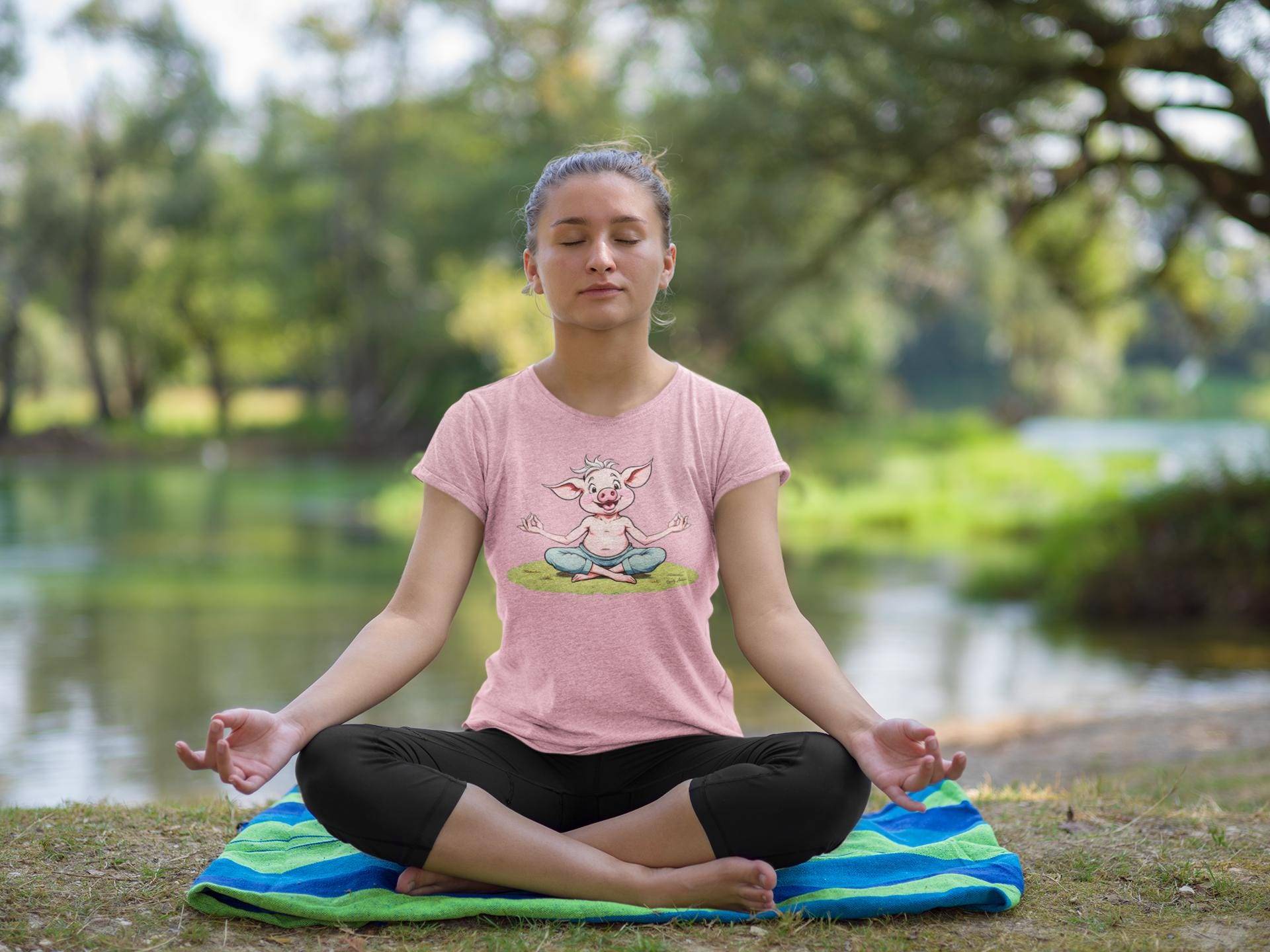 Lustiges Yoga Schweinchen T-Shirt | Damen Sportyanimals von SportyAnimals