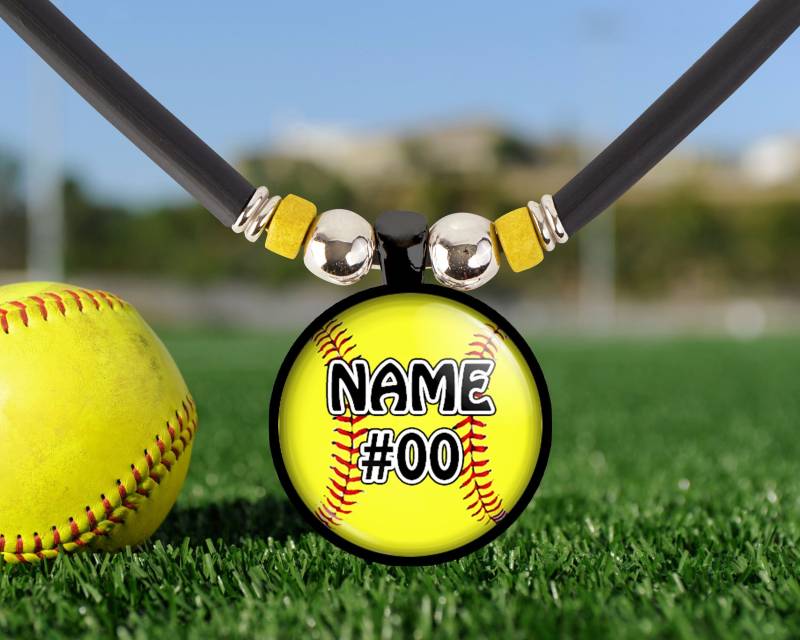 Mädchen Softball Anhänger Halskette Geschenk Personalisiert Mit Name Nummer Benutzerdefinierte Schmuck Für Spieler Team Graduierung von SpotLightJewels