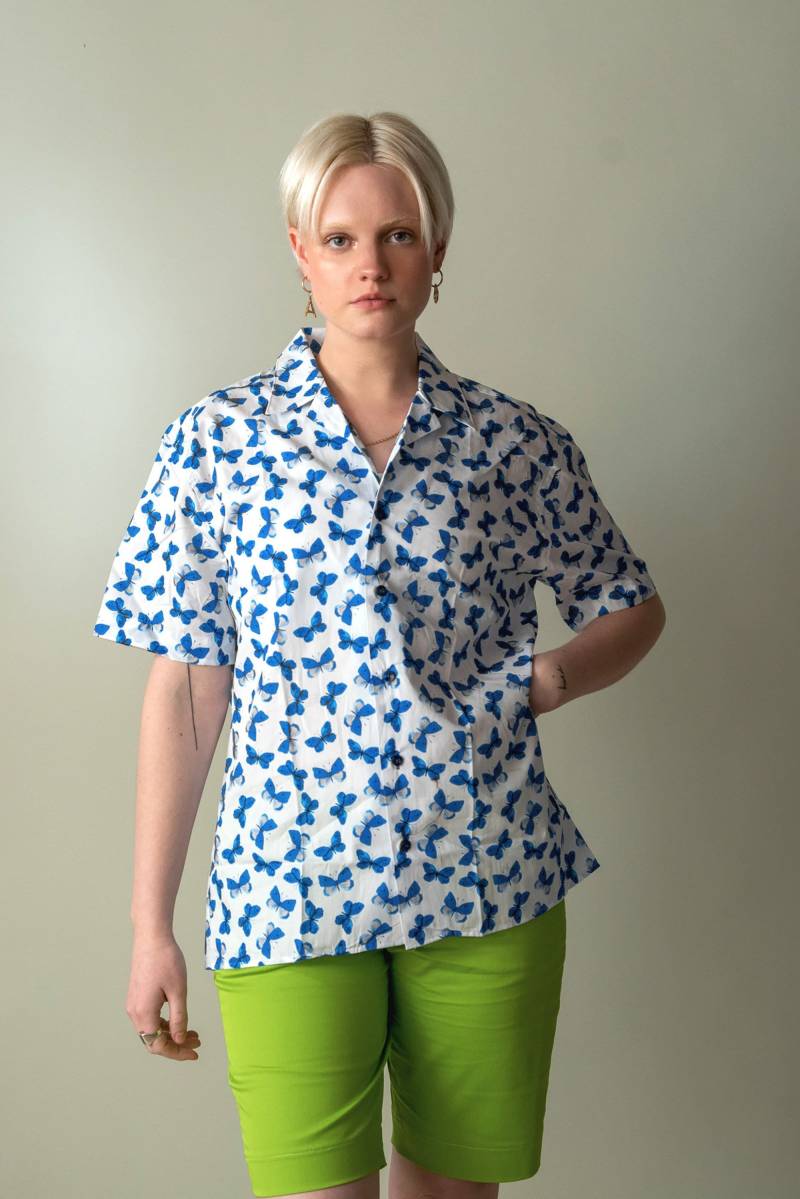 Hawaiihemd - Blaue Schmetterlinge von SpotMeStudio