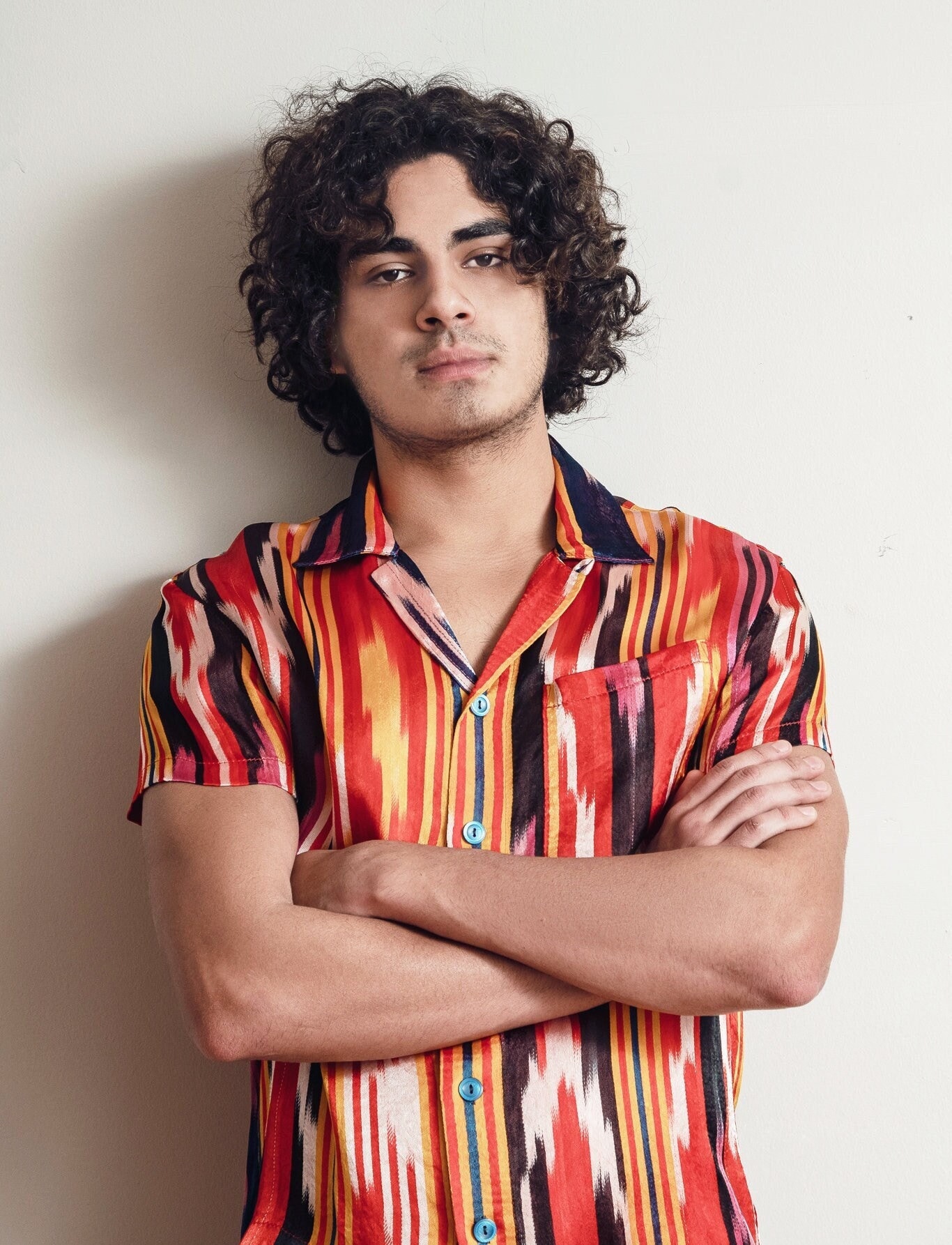 Rot & Gelbes Ikat Seidenhemd von SpotMeStudio