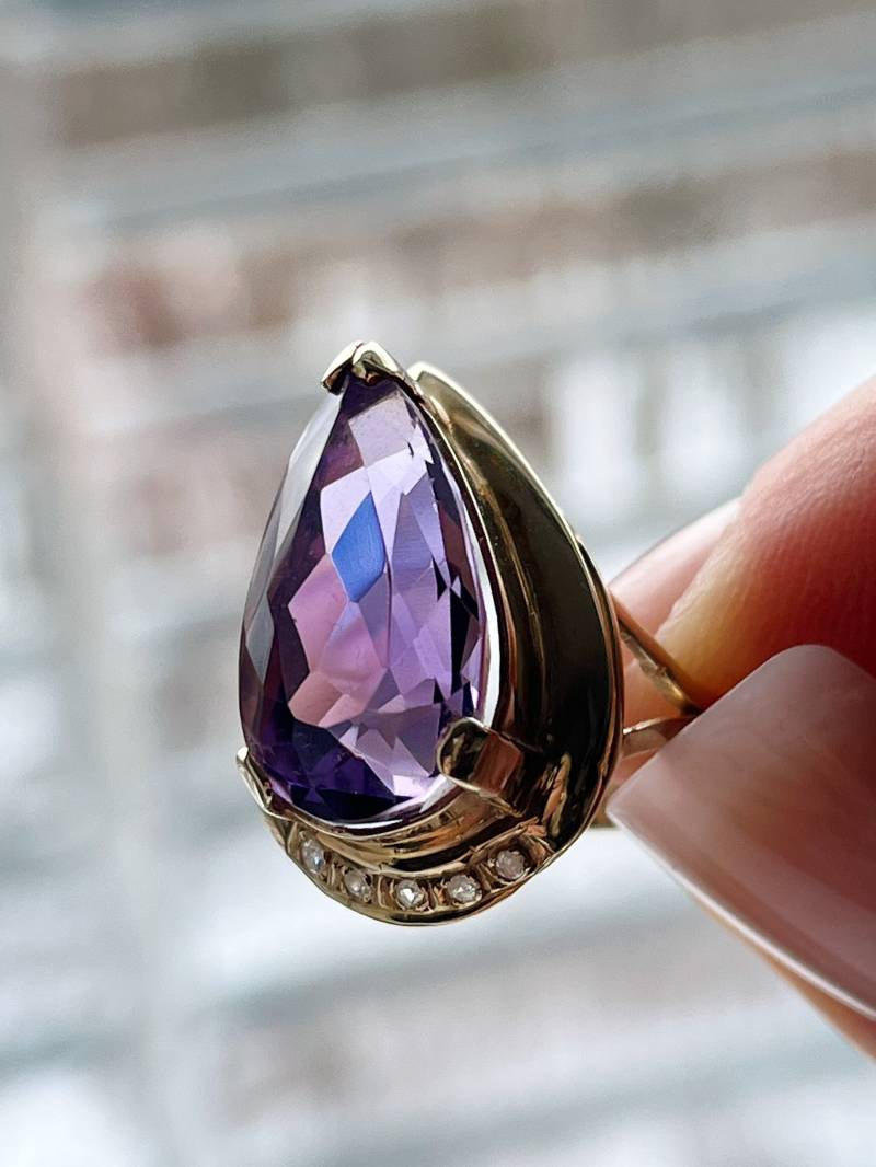 Wunderschöner Echter Amethyst 14K Gold Cocktail Ring Mit Chip Diamanten von SpottedDeerFinds