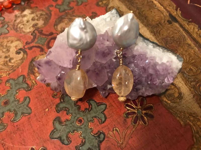 Graue Perle & Citrin Ohrhänger 14K/20 Vergoldet von SpottedPalmByPLP