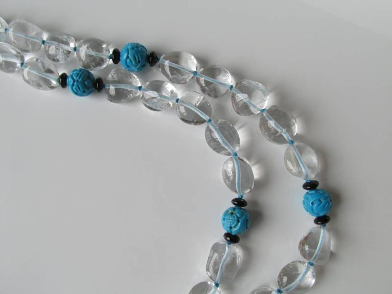 Handgeknüpfte Chinoiserie-stil Bergkristall & Geschnitzten Türkis Halskette von SpottedPalmByPLP