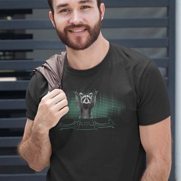 Spreecult DJ Waschbär - Bio und Fair - Männer Unisex T-Shirt - Turntable Racoon von Spreecult