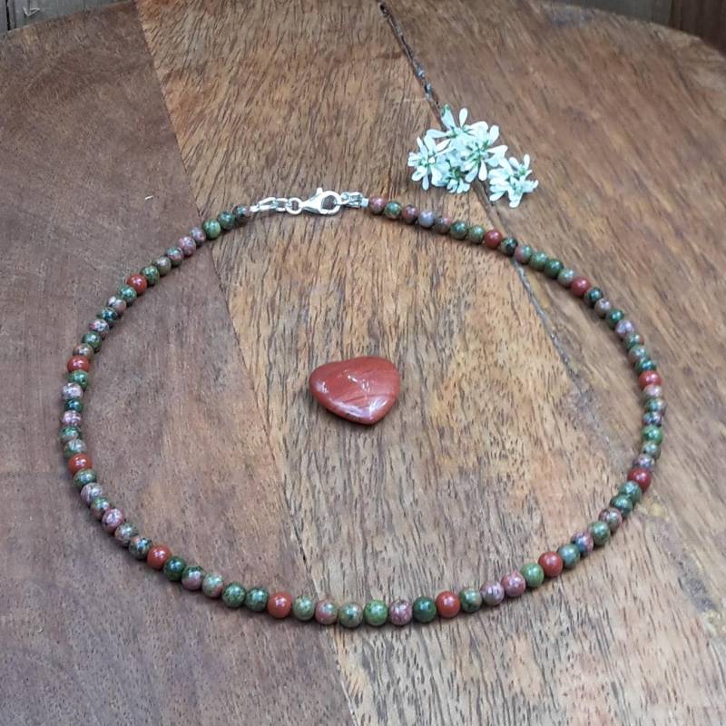 Grüne Edelsteinkette/Schmuck Für Frauen Perlenhalskette Perlenkette Naturperlen Unakit Mit Rotem Jaspis 4 Mm Und Silber von Spreeschmuck