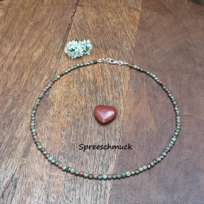 Perlenkette Natur/Geschenke Für Besondere Frauen Edelsteinkette Echte Damen Unakit 4x2, 5 Mm Und Silber von Spreeschmuck