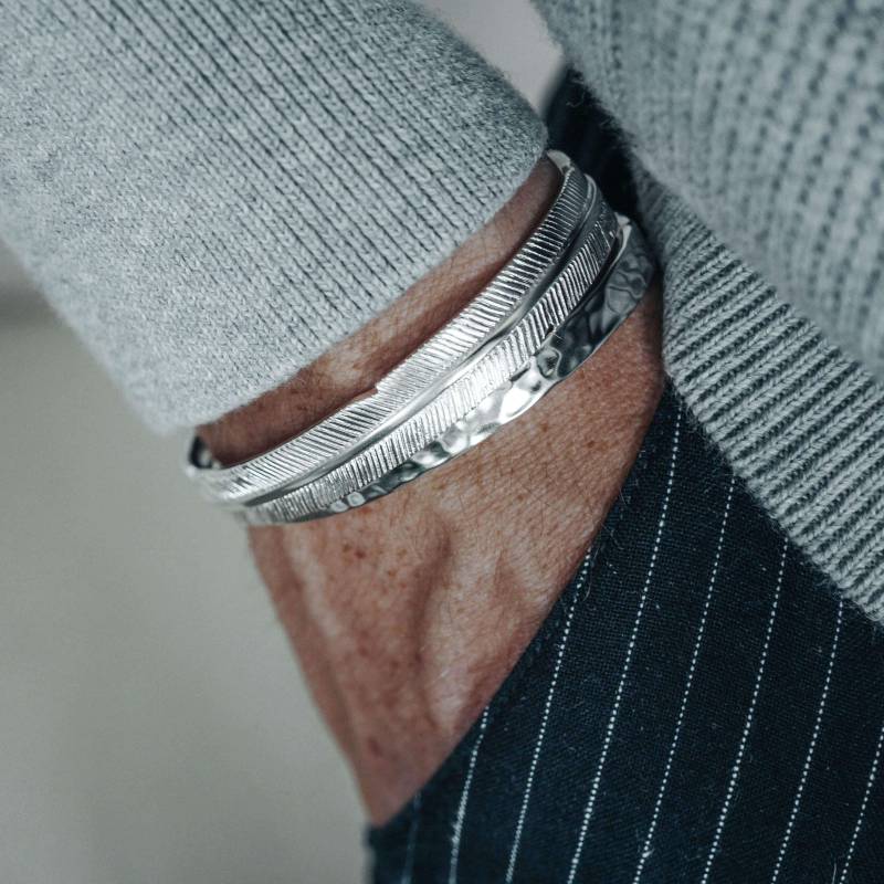 Armreif Hammered & Feather von Sprezzi