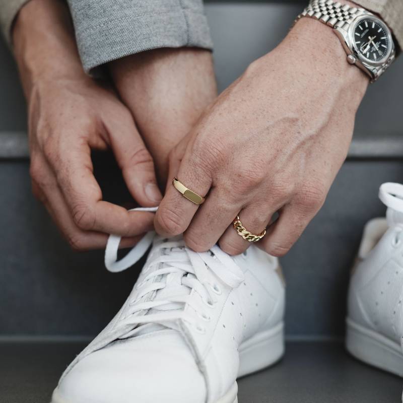 Set aus zwei minimalistischen Goldringen von Sprezzi