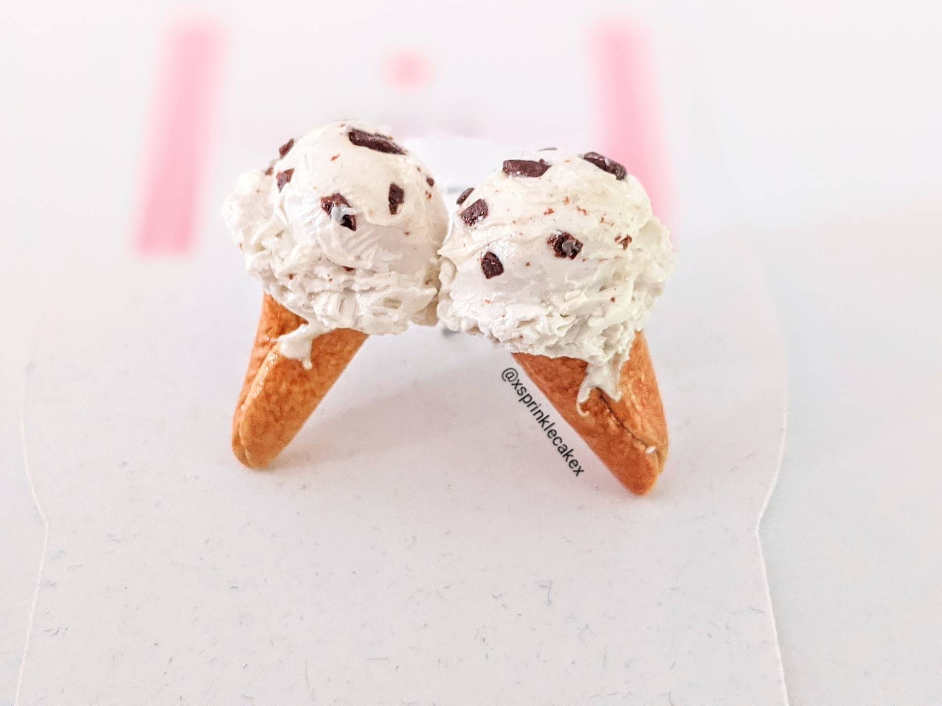 Vanille Chip Eis Ohrringe, Miniatur Essen Schmuck, Junk Food, Ungenießbar Kawaii Kinder Ohrringe von SprinkleCake