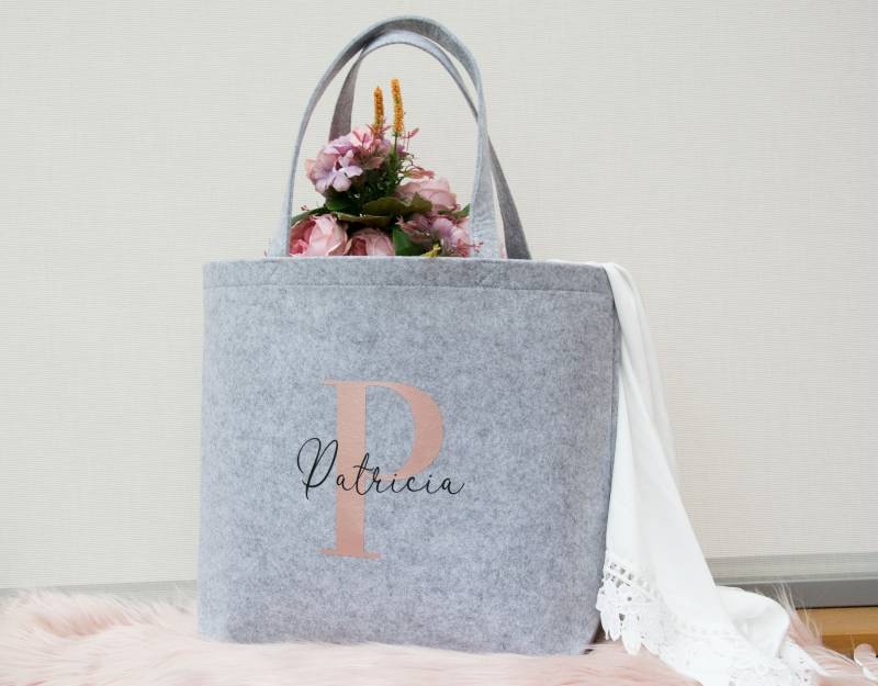 Personalisierte Filz Tasche Mit Initial Und Name | Geschenk Frau Schwester Freundin Mama Oma Einkaufstasche Geburtstag Damen von SprinkleandStyleShop