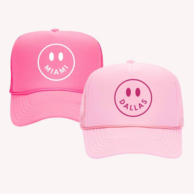Benutzerdefinierte Stadt Smiley Gesicht Trucker Hat // Hut, Frauen Junggesellinnenabschied, Brautjungfer Geschenk von SprinkledWithPink