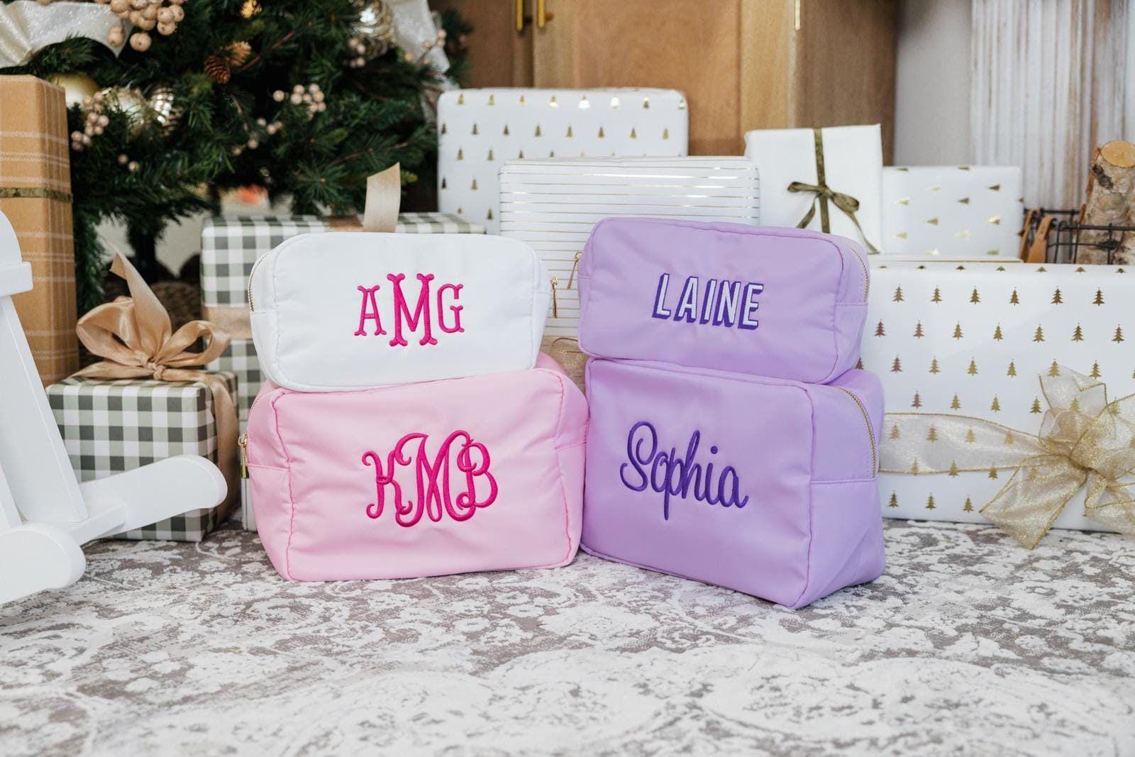 Bestickte Nylontasche | Large & Extra Large // Make-Up-Tasche, Brautjungfer Geschenkvorschlag, Kosmetiktasche Bestickte Nylontasche | Large & Extra Large // Make-Up-Tasche, Brautjungfer Geschenkvorschlag, Kosmetiktasche von SprinkledWithPink